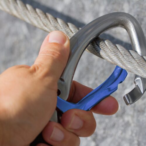 Karabiner – Konzept Sicherung, Gefahr, Risiko